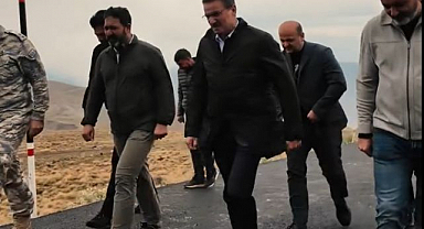 Vali Baruş, Kargapazarı Dağları'ndaki asfalt çalışmalarını inceledi