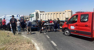 Yürekleri ağza getiren kaza! Kamyon ile otomobil çarpıştı