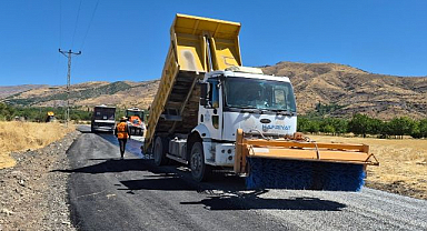 20 kilometrelik grup yolunda asfalt mesaisi sürüyor!