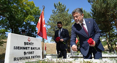 Bakan Yumaklı, Erzurum'da Gaziler Günü programına katıldı