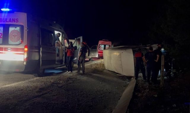 Bal yüklü minibüs devrildi: 3 yaralı
