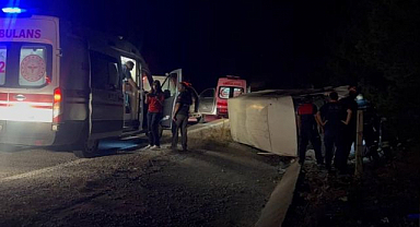 Bal yüklü minibüs devrildi: 3 yaralı