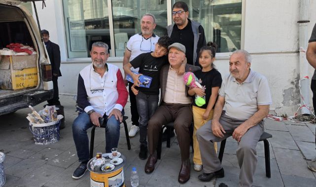 Başkan Sekmen Kavaflar Çarşısı’nda esnaf ve vatandaşlarla buluştu