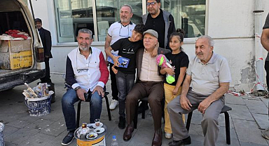 Başkan Sekmen Kavaflar Çarşısı’nda esnaf ve vatandaşlarla buluştu