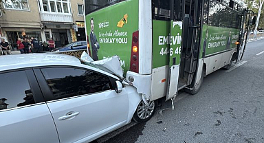 Belediye otobüsüne çarptı! Sürücü ağır yaralandı