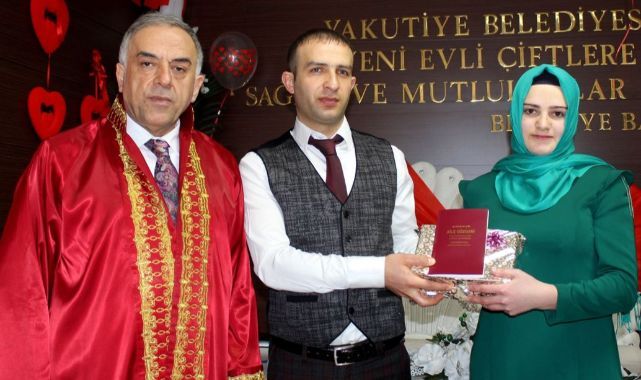Çeyrek asırdır nikah kıyıyor