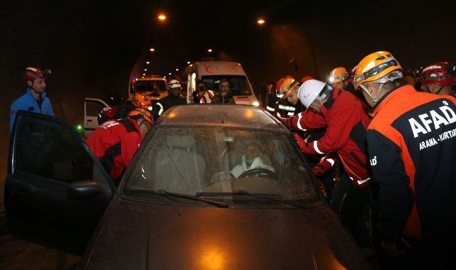 Ekipler tüneldeki kazaya anında müdahale etti