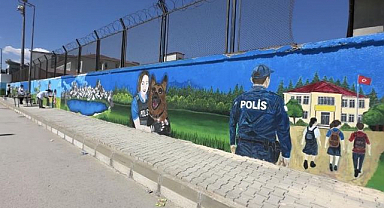 Emniyetin duvarlarına ressam eli değdi