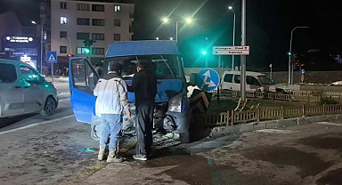 Erzurum'da feci kaza! Kontrolden çıkan araçlar çarpıştı