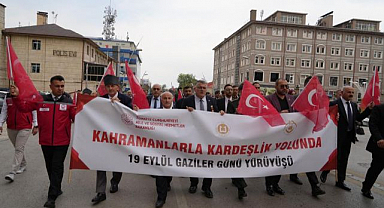 Erzurum'da Gaziler günü kortej yürüyüşü