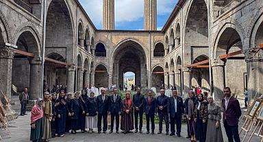 Erzurum'da sanat buluşması: 31 sanatçının eseri tek çatı altında