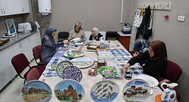 Geleneksel sanatlar kadınların elinde yeniden hayat buluyor
