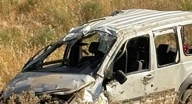 Hafif ticari araç takla attı: 1 yaralı