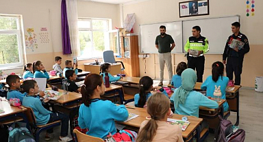 İlkokul öğrencilerine trafik güvenliği eğitimi 