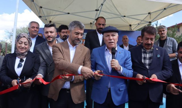 Karayazı'da ulaşımda büyük dönüşüm: Yollar asfalta kavuştu