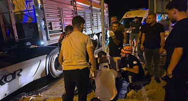 Kavşakta can pazarı! Tır ile otomobil çarpıştı
