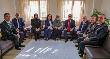 Kıbrıs gazileri evlerinde ziyaret edildi