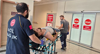 Kontrolden çıkan otomobil duvara çarptı! Facianın eşiğinden dönüldü!