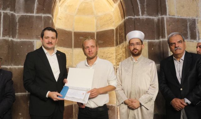 Letonyalı turist Müslüman oldu
