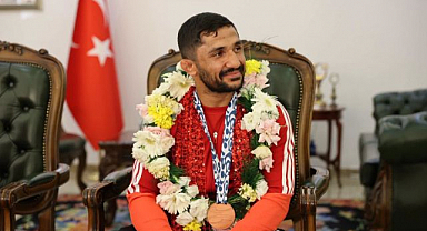 Milli sporcu Salih Yıldız Valilikte ağırlandı