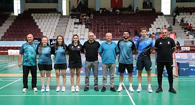 Milli sporculara federasyondan raket