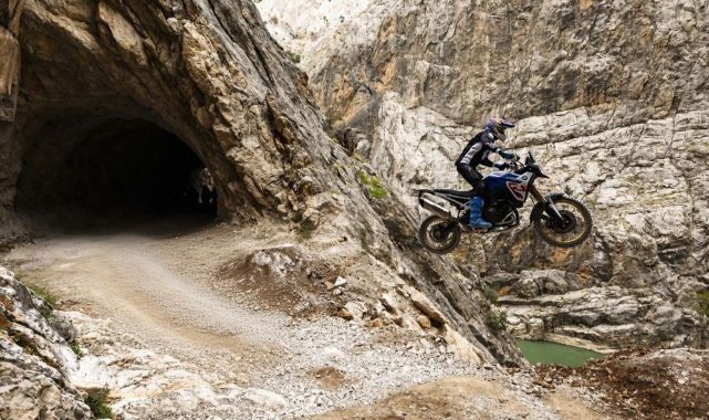 Motosiklet tutkunlarının ekstrem rotası