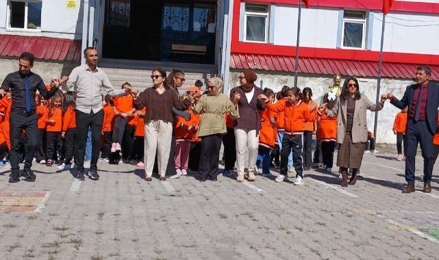 Okula davul zurnalı başlangıç!