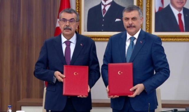 Okullarda yeni dönem başladı: Bakanlar protokolü imzaladı