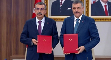 Okullarda yeni dönem başladı: Bakanlar protokolü imzaladı