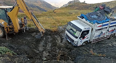 Onlarca kişi yayla dönüşünde mahsur kaldı!