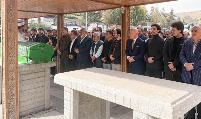 Orhan Bulutlar'ın acı günü! Kardeşini son yolculuğuna uğurladı...