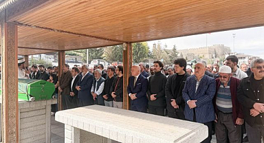 Orhan Bulutlar'ın acı günü! Kardeşini son yolculuğuna uğurladı...
