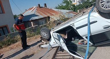 Otomobil istinat duvarından düştü! 1 yaralı