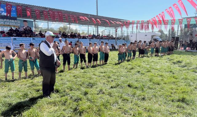 Pasinler'de Karakucak güreşi coşkusu