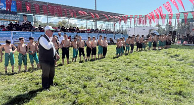 Pasinler'de Karakucak güreşi coşkusu