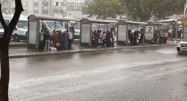 Sağanak ve dolu yağışı hayatı olumsuz etkiledi