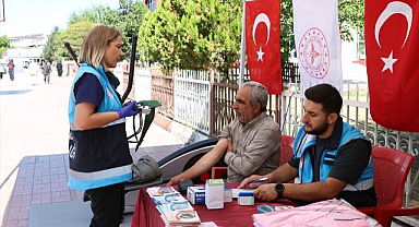 Sağlık standı vatandaşların hizmetinde