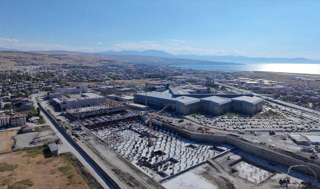 Şehir hastanesi depreme dayanıklı teknolojiyle yükseliyor