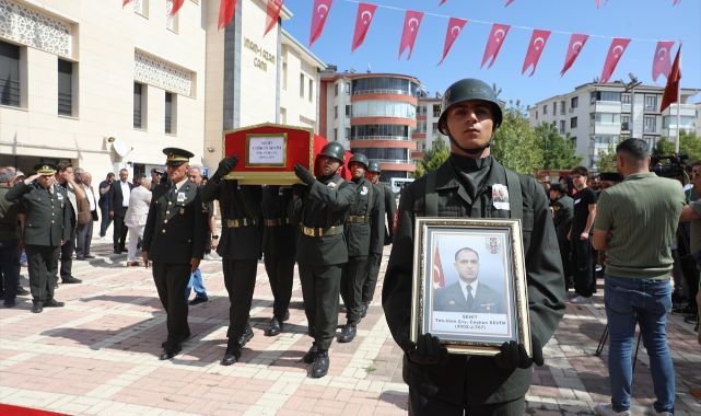 Şehit Uzman Çavuş gözyaşlarıyla toprağa verildi
