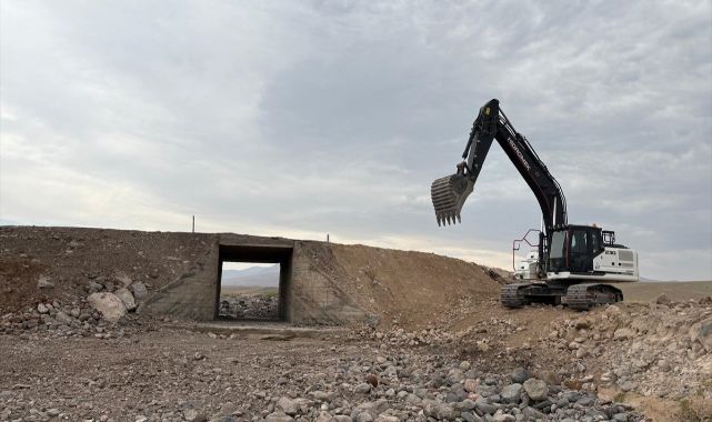 Sel nedeniyle kapanan yollar ulaşıma açıldı