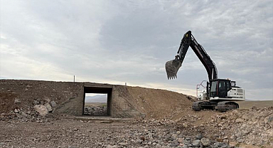 Sel nedeniyle kapanan yollar ulaşıma açıldı