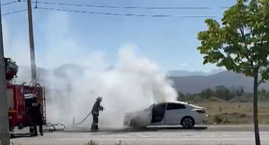 Servis yolunda kabus! Otomobil alev alev yandı