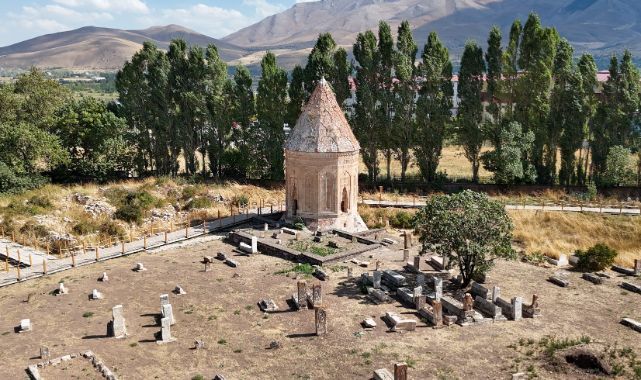 Tarihi Selçuklu Mezarlığı'nda çalışmalar sürüyor