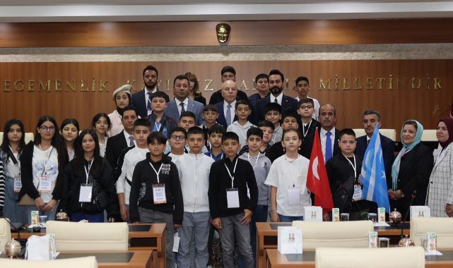 Türkmen öğrencilerden Başkan Sekmen’e ziyaret
