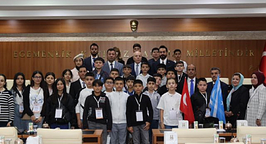 Türkmen öğrencilerden Başkan Sekmen’e ziyaret