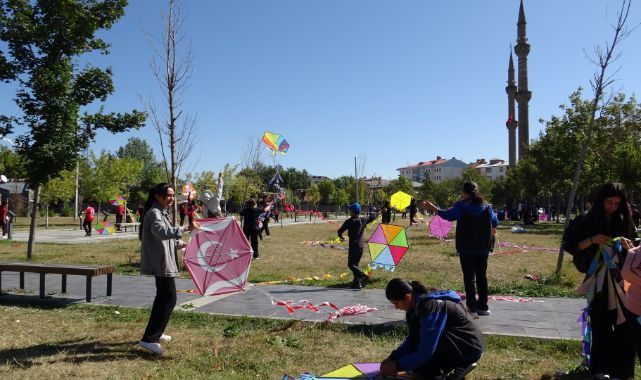 Uçurtmalar Gazze'deki çocuklar için havalandı
