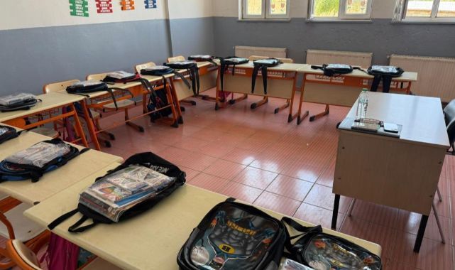 Yüzlerce öğrencinin yüzünü güldürdüler