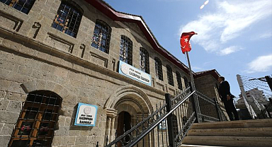 101 yıldır aynı binada gelecek nesilleri yetiştiriyorlar