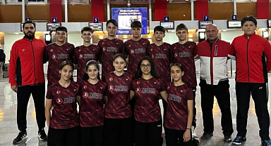 15 Yaş Altı Badminton Milli Takımı kampta