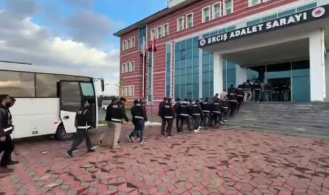 37 adrese eş zamanlı baskın! Çok sayıda silah ele geçirildi